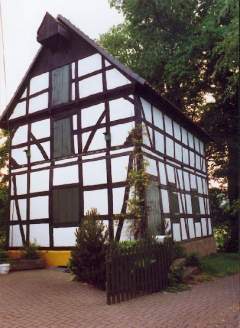 Symbol Fabbenstedts: Kornspeicher auf dem Hof Drallmeier